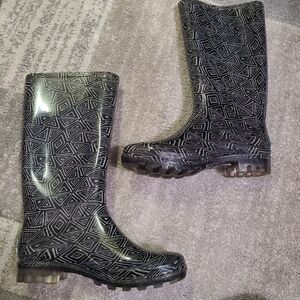 TOMS Black & White Geometric Print Rain Boots
